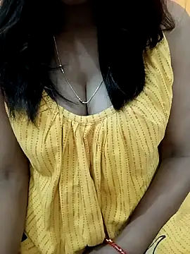 Snapshot of Hot-Risa chatting on 12/14/25, 03:06 Hot-Risa online show from 12/14/25, 03:06