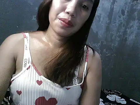 Snapshot of sweet_bunnie chatting on 05/22/26, 06:35 sweet bunnie online show from 05/22/26, 06:35