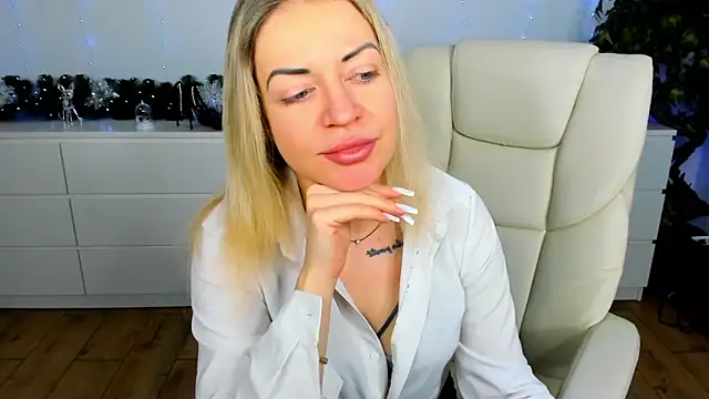 Snapshot of Anna_Snows chatting on 12/21/25, 06:42 Anna Snows online show from 12/21/25, 06:42