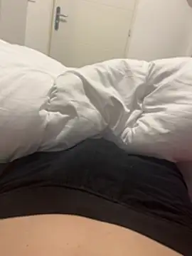 enzoyoungbisex online show from 02/13/26, 08:38