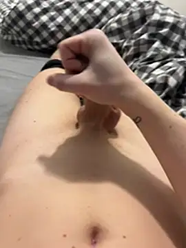 enzoyoungbisex online show from 02/18/26, 05:20