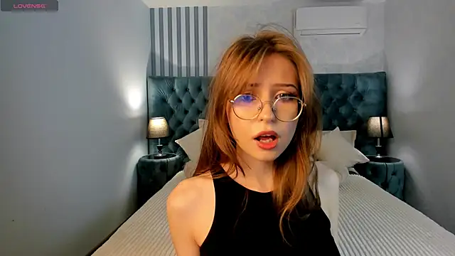 Snapshot of Grace_blush chatting on 09/27/25, 06:40 Grace blush online show from 09/27/25, 06:40