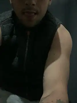 Snapshot of ayrrm chatting on 11/11/25, 02:22 ayrrm online show from 11/11/25, 02:22