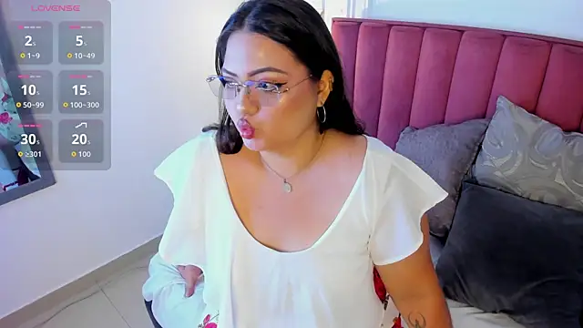 Snapshot of Tessa_Sinclaire chatting on 10/01/25, 08:15 Tessa Sinclaire online show from 10/01/25, 08:15