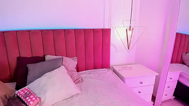 Tessa Sinclaire online show from 04/17/26, 08:34