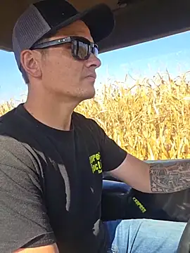 twistafatpipe online show from 10/16/25, 05:47