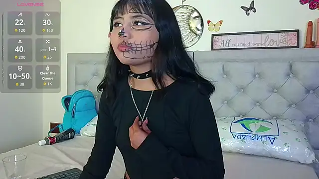 Snapshot of NubesNubladas chatting on 10/25/25, 04:09 NubesNubladas online show from 10/25/25, 04:09