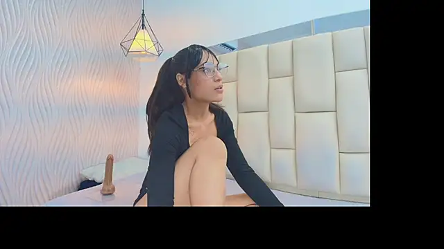 Snapshot of Vero_Temptation chatting on 12/16/25, 12:32 Vero Temptation online show from 12/16/25, 12:32