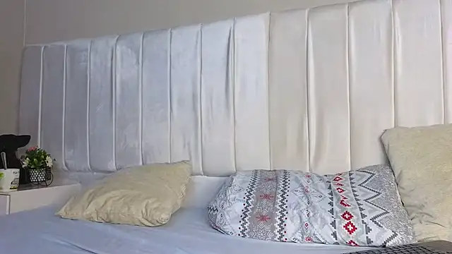 Miriam milf online show from 10/12/25, 02:54