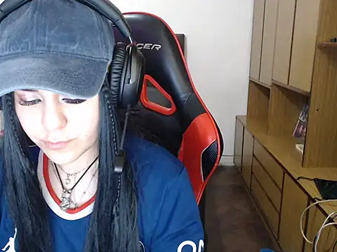 Snapshot of bluegoddessstoned chatting on 09/18/25, 02:35 bluegoddessstoned online show from 09/18/25, 02:35