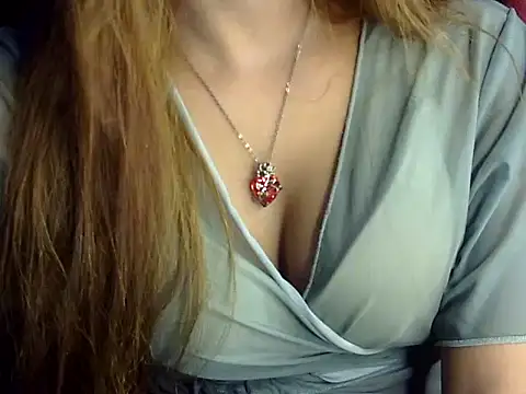 Snapshot of heartless_Queen chatting on 10/06/25, 05:05 heartless Queen online show from 10/06/25, 05:05