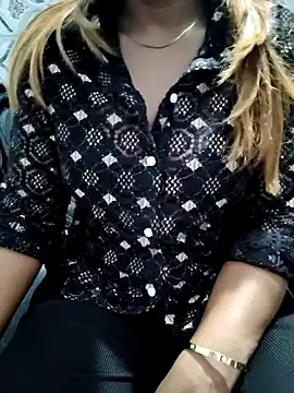 Snapshot of siya00 chatting on 10/16/25, 07:04 siya00 online show from 10/16/25, 07:04