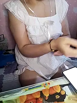 Snapshot of Kuncute chatting on 09/13/25, 04:23 Kuncute online show from 09/13/25, 04:23