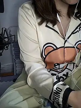 Snapshot of Kuncute chatting on 12/16/25, 09:58 Kuncute online show from 12/16/25, 09:58