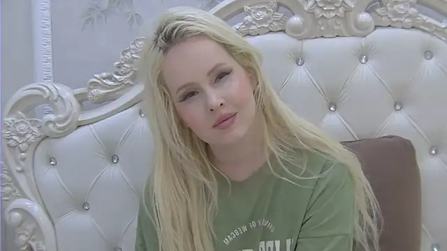 EllieFrosty  online show from 06/22/26, 03:25