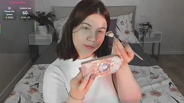 LisaLune online show from 09/12/25, 07:41