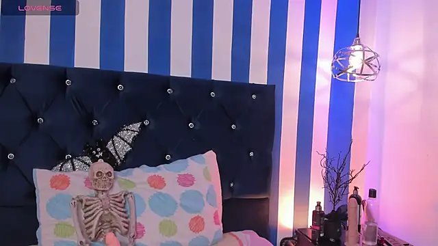 valeria rouse28 online show from 10/31/25, 05:36