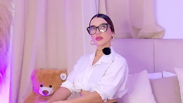 Bella-taylorr online show from 04/19/26, 06:35