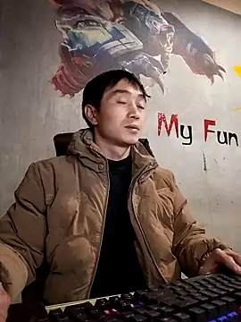 Snapshot of Boytasexy chatting on 12/16/25, 03:33 Boytasexy online show from 12/16/25, 03:33