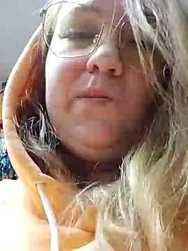 Snapshot of Kiss_Eva chatting on 01/24/25, 08:23 Kiss Eva online show from 01/24/25, 08:23