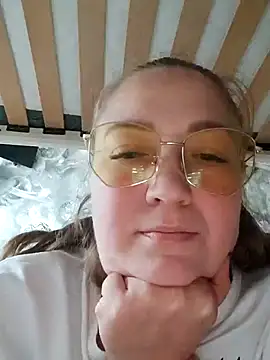 Snapshot of Kiss_Eva chatting on 11/02/25, 01:35 Kiss Eva online show from 11/02/25, 01:35