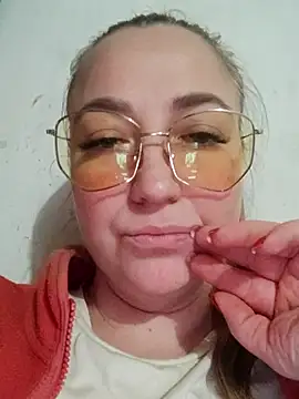 Kiss Eva online show from 11/29/25, 05:38