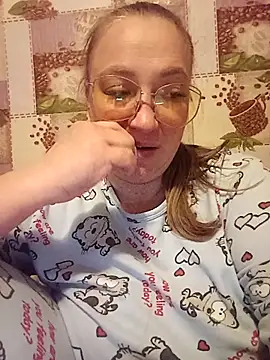 Kiss Eva online show from 04/14/26, 05:08