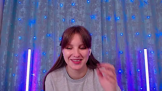 Leonaalove online show from 12/18/25, 08:20