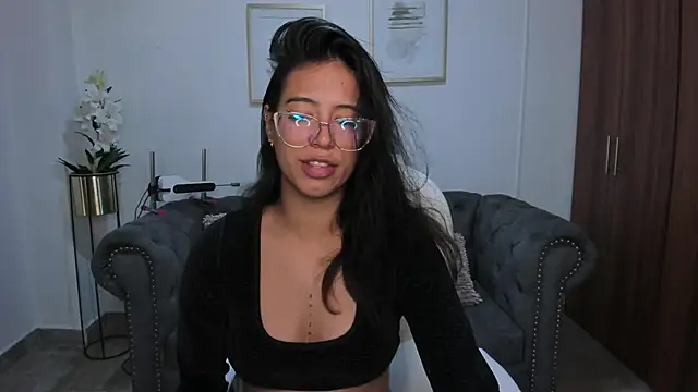 raven stonee online show from 10/16/25, 03:18