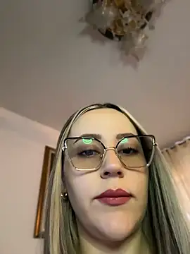 Snapshot of CurvyLust_x chatting on 07/11/26, 01:03 CurvyLust x online show from 07/11/26, 01:03