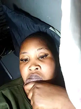 OCEANSQUITERXXX online show from 10/31/25, 05:14