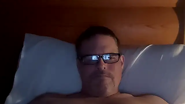 Snapshot of One_Man_For_You chatting on 12/17/25, 11:44 One Man For You online show from 12/17/25, 11:44