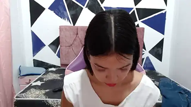 shy luna18 online show from 11/28/25, 01:14