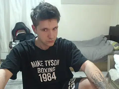 Snapshot of 2handsomemann chatting on 04/09/26, 06:35 2handsomemann online show from 04/09/26, 06:35