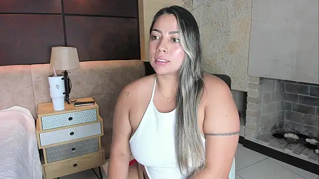 Snapshot of CandelaMartineez chatting on 10/03/25, 03:53 CandelaMartineez online show from 10/03/25, 03:53