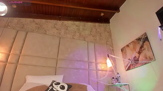 Snapshot of Mily_Vermont chatting on 10/29/25, 08:10 Mily Vermont online show from 10/29/25, 08:10