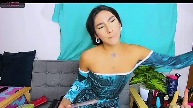 Snapshot of zou_quira chatting on 11/10/25, 12:42 zou quira online show from 11/10/25, 12:42