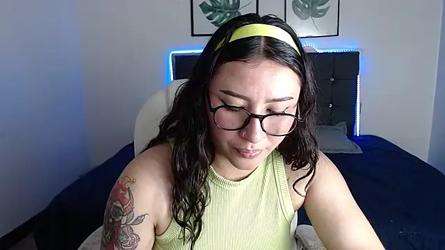 Snapshot of nicolee_8 chatting on 09/24/25, 02:15 nicolee 8 online show from 09/24/25, 02:15