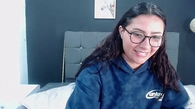 Snapshot of nicolee_8 chatting on 09/27/25, 11:15 nicolee 8 online show from 09/27/25, 11:15