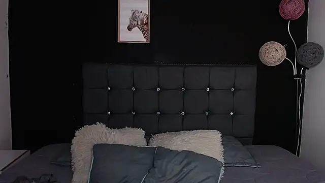 Snapshot of nicolee_8 chatting on 11/08/25, 02:28 nicolee 8 online show from 11/08/25, 02:28