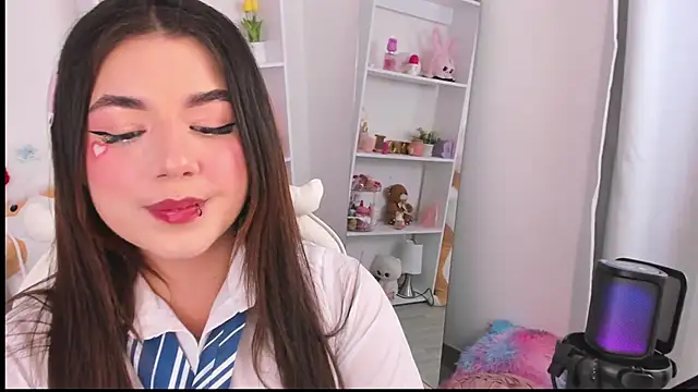 Snapshot of dolce_antonellaa chatting on 02/07/26, 01:42 dolce antonellaa online show from 02/07/26, 01:42