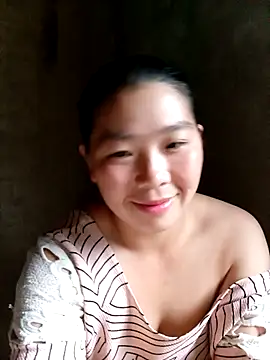 quynhkoolbae online show from 10/13/25, 11:38