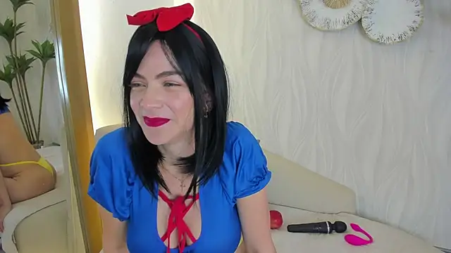 Snapshot of Velora__ chatting on 09/30/25, 04:06 Velora online show from 09/30/25, 04:06
