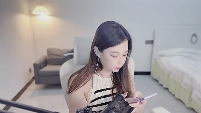 Maymay  online show from 10/25/25, 10:59