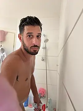 Snapshot of husbandandwifetobe chatting on 09/18/25, 10:56 husbandandwifetobe online show from 09/18/25, 10:56