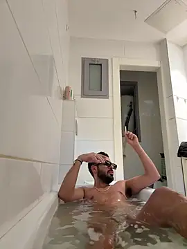 Snapshot of husbandandwifetobe chatting on 10/01/25, 03:40 husbandandwifetobe online show from 10/01/25, 03:40