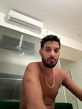 Snapshot of husbandandwifetobe chatting on 10/24/25, 10:00 husbandandwifetobe online show from 10/24/25, 10:00