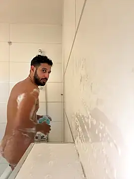 Snapshot of husbandandwifetobe chatting on 10/31/25, 09:38 husbandandwifetobe online show from 10/31/25, 09:38