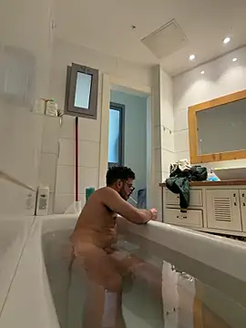 Snapshot of husbandandwifetobe chatting on 12/20/25, 01:18 husbandandwifetobe online show from 12/20/25, 01:18