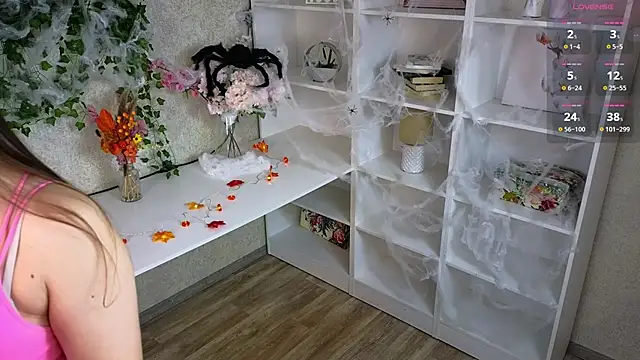 Snapshot of TraciMyntti chatting on 10/17/25, 01:20 TraciMyntti online show from 10/17/25, 01:20